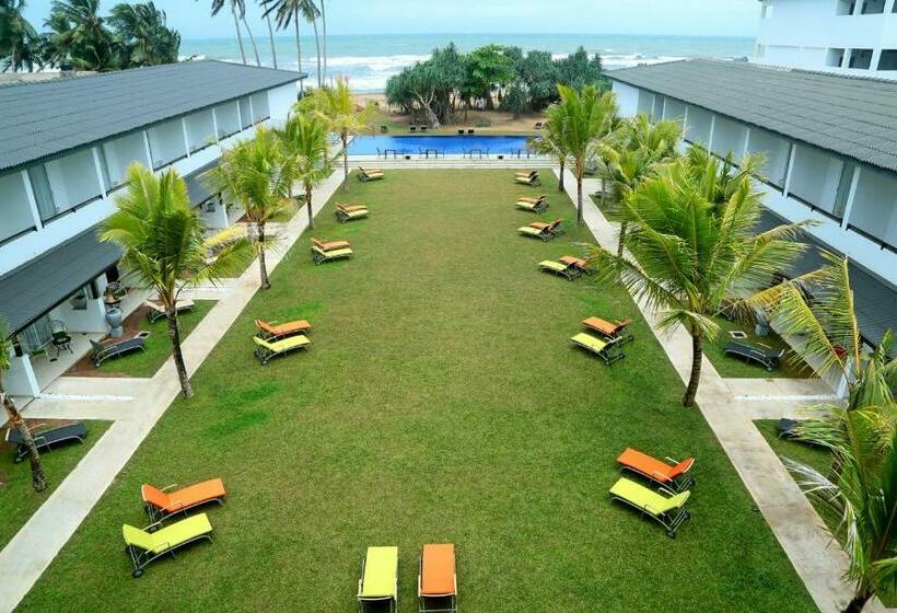 Отель Coco Royal Beach Resort