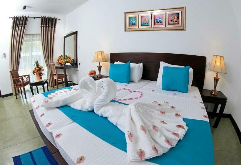 Отель Coco Royal Beach Resort