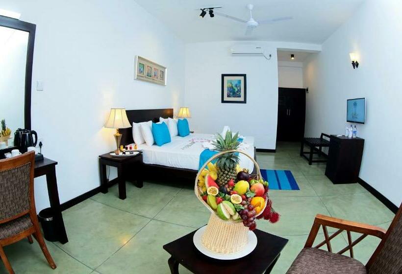 Отель Coco Royal Beach Resort