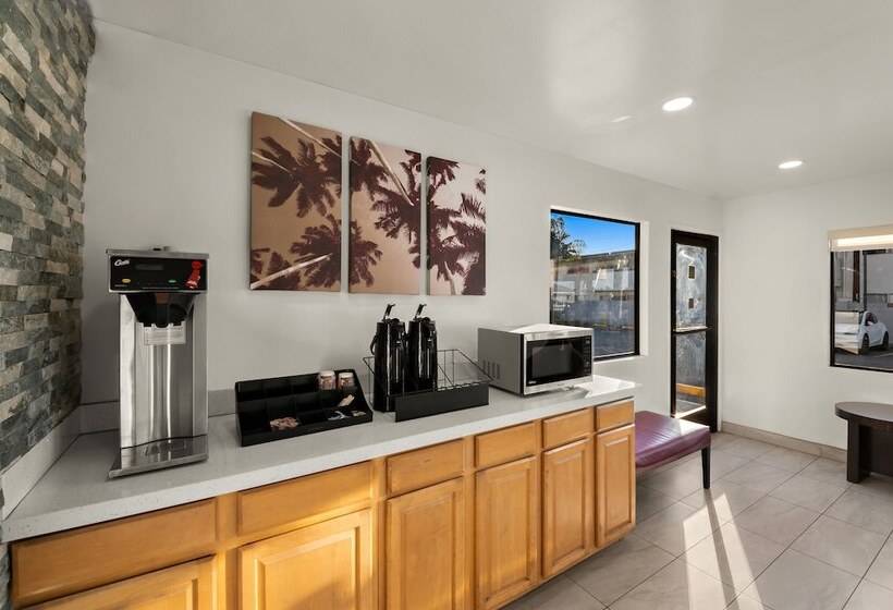 Мотель Red Roof Inn Los Angeles   Bellflower