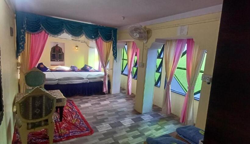 پانسیون Sadar Haveli Heritage