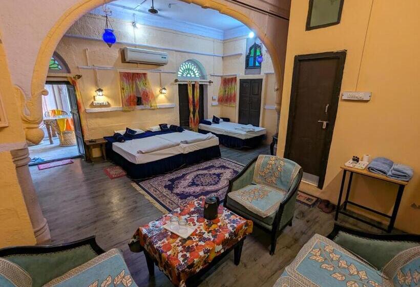 پانسیون Sadar Haveli Heritage