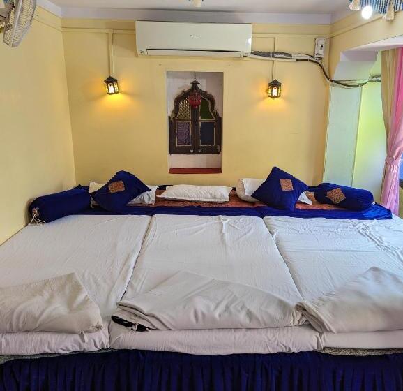 پانسیون Sadar Haveli Heritage