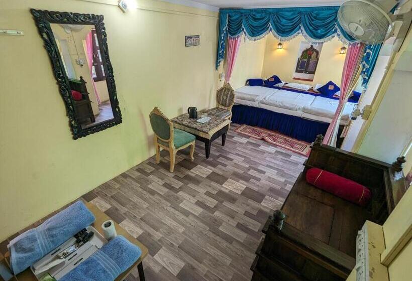 پانسیون Sadar Haveli Heritage