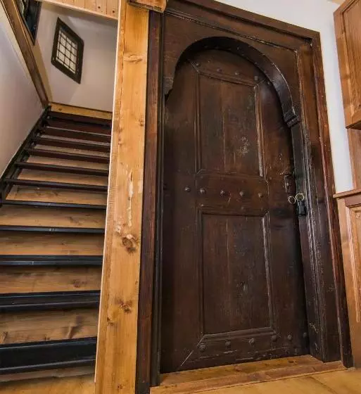 پانسیون The Lion's Residence