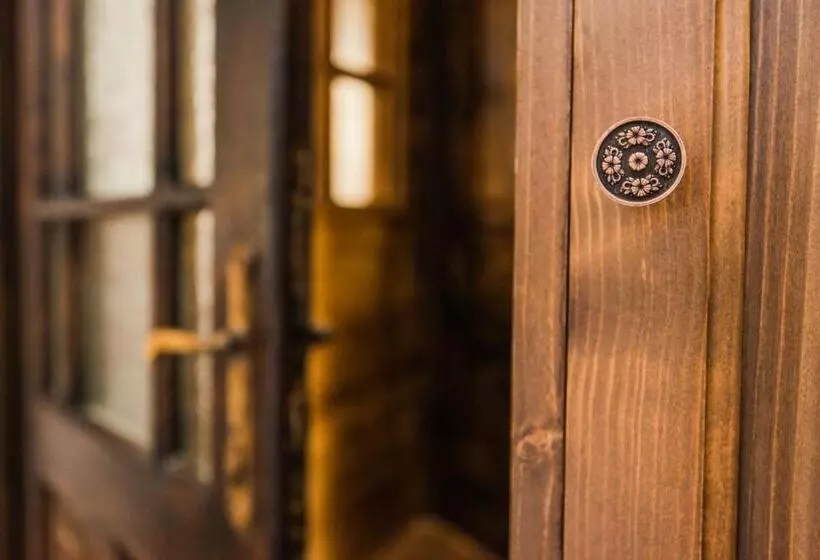 پانسیون The Lion's Residence