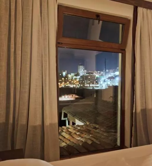 پانسیون The Lion's Residence