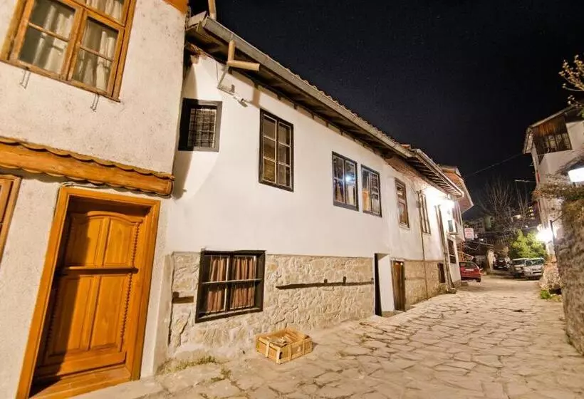 پانسیون The Lion's Residence