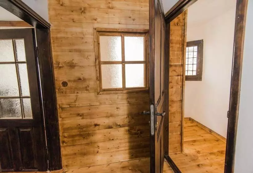 پانسیون The Lion's Residence