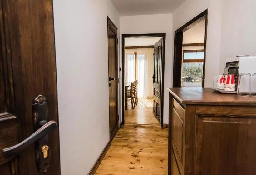 پانسیون The Lion's Residence