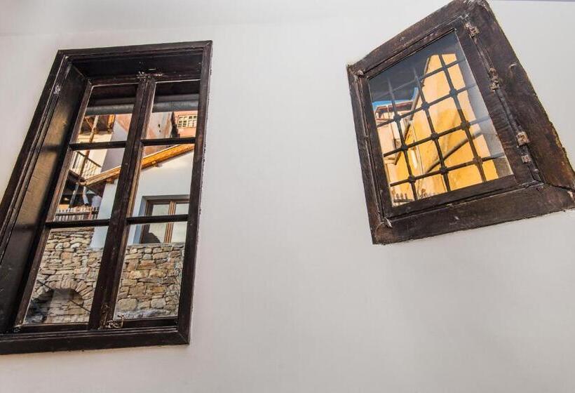 ペンション The Lion's Residence