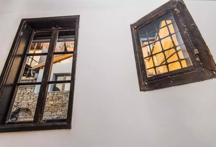 پانسیون The Lion's Residence