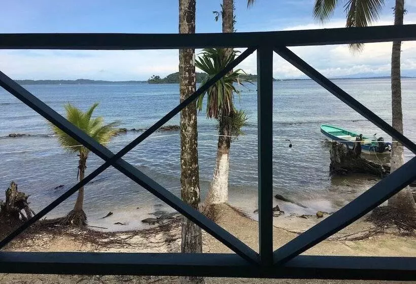 هتل Buccaneer Resort