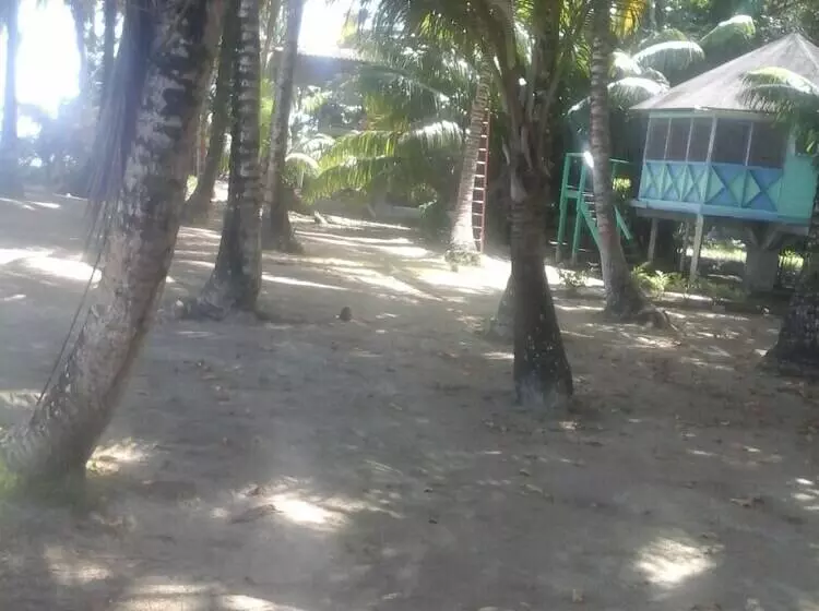 هتل Buccaneer Resort