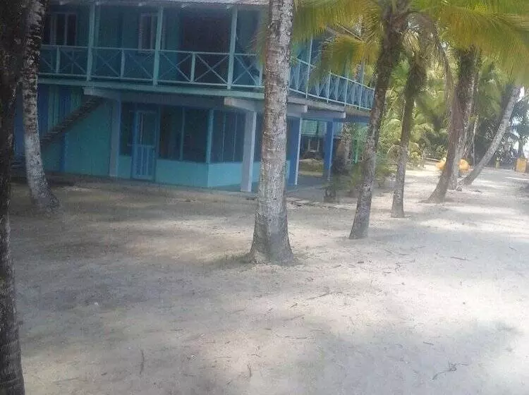 هتل Buccaneer Resort