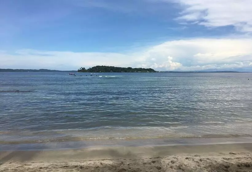 هتل Buccaneer Resort