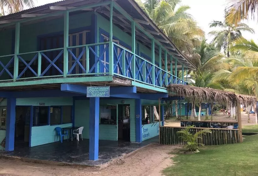 هتل Buccaneer Resort