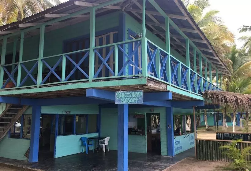 هتل Buccaneer Resort