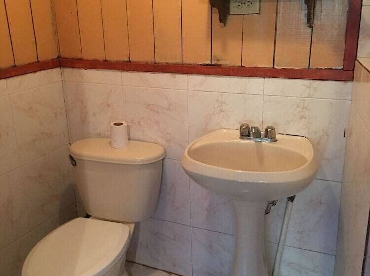 هتل Buccaneer Resort