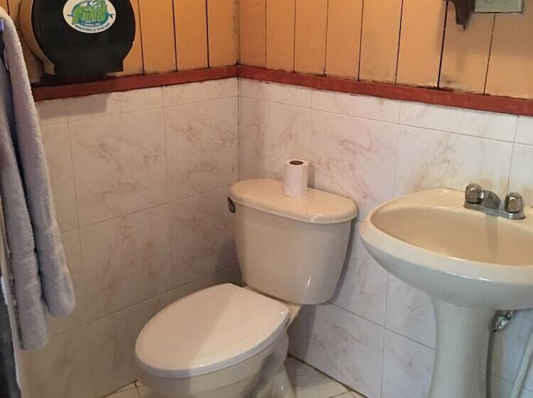 هتل Buccaneer Resort