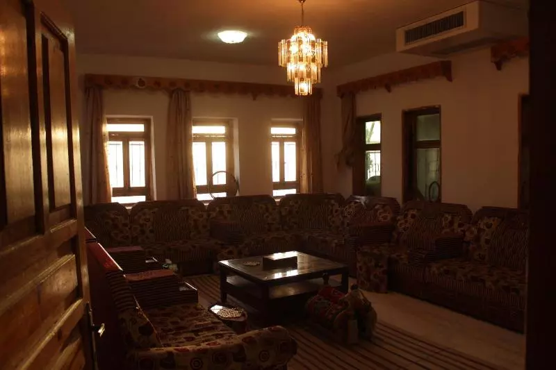 هتل Oak Tree Castle Hostel