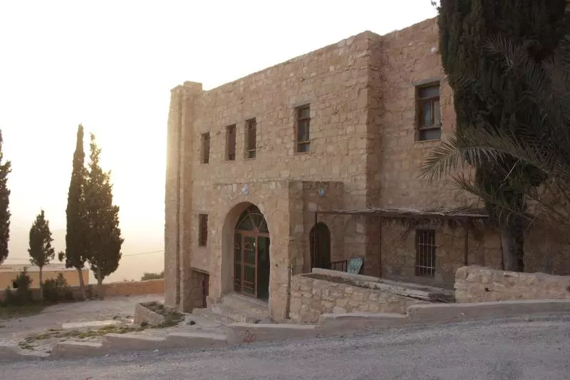 هتل Oak Tree Castle Hostel
