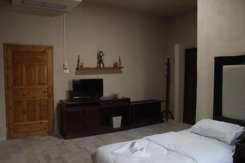 هتل Oak Tree Castle Hostel