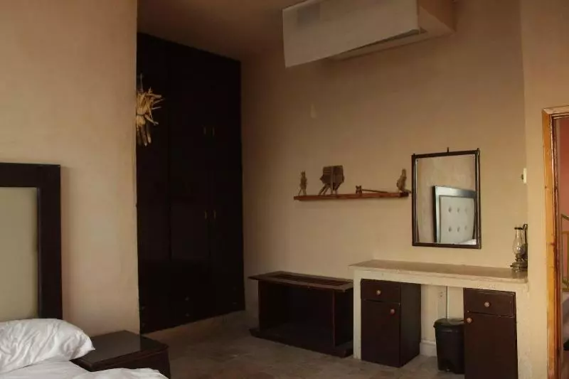 هتل Oak Tree Castle Hostel