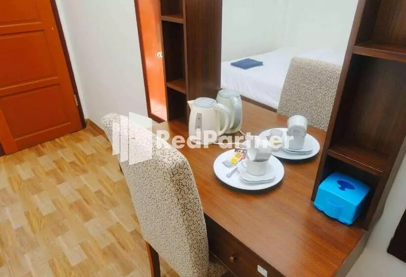 ホテル Guest House Bibong Makassar Mitra Reddoorz