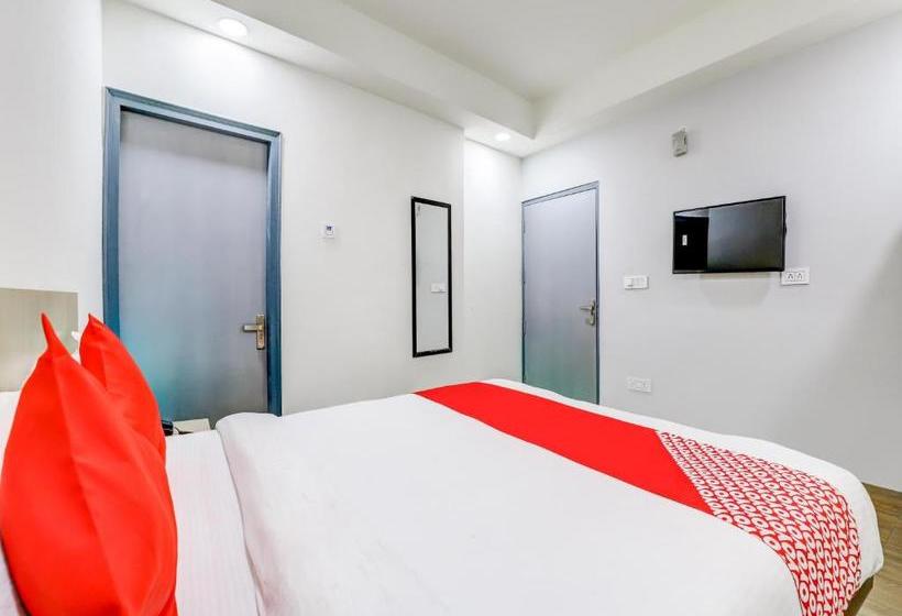 Hotel Oyo 79707 La Sky