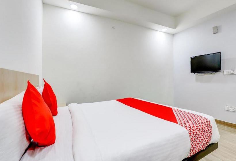 Hotel Oyo 79707 La Sky