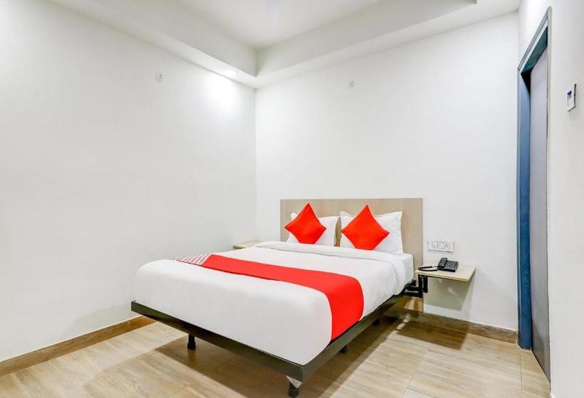 Hotel Oyo 79707 La Sky
