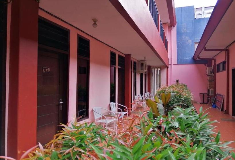 호텔 Oyo 90385  Cadaka