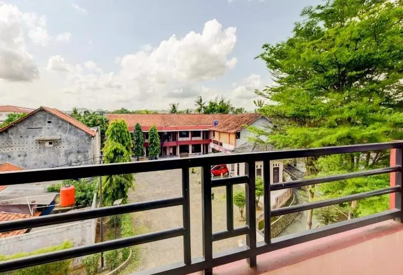 Hotel Oyo 90385  Cadaka