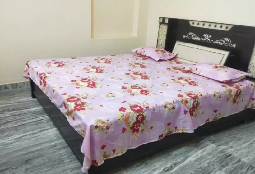 ホテル Spot On 73721  Sunitraj Palace
