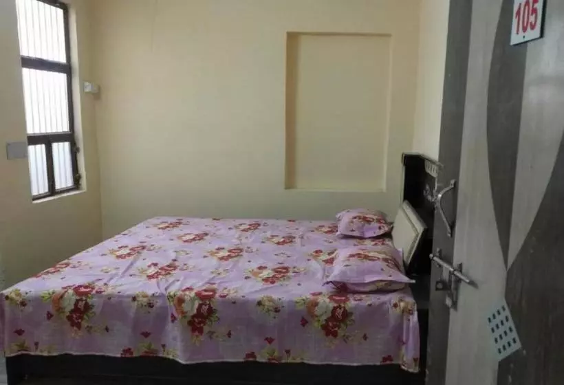 ホテル Spot On 73721  Sunitraj Palace