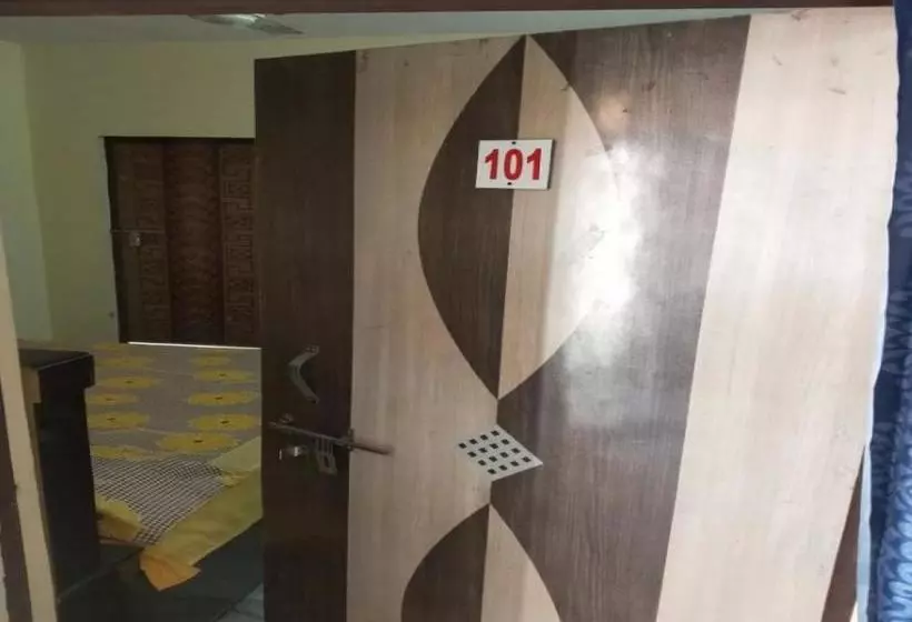 ホテル Spot On 73721  Sunitraj Palace