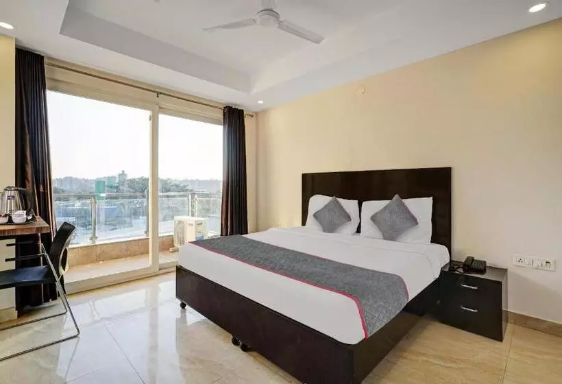 ホテル Super Townhouse Tipsyy Near Bestech Central Square Mall