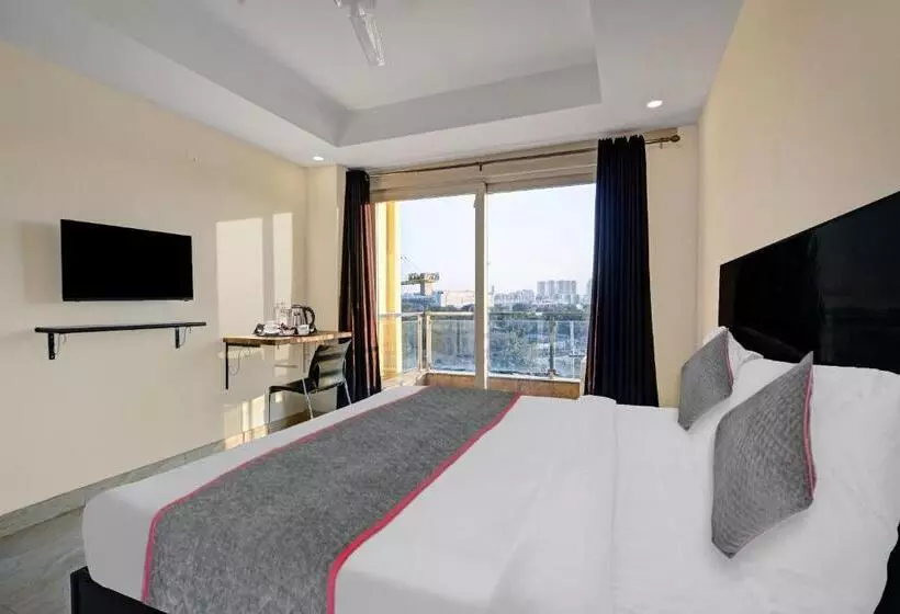 ホテル Super Townhouse Tipsyy Near Bestech Central Square Mall