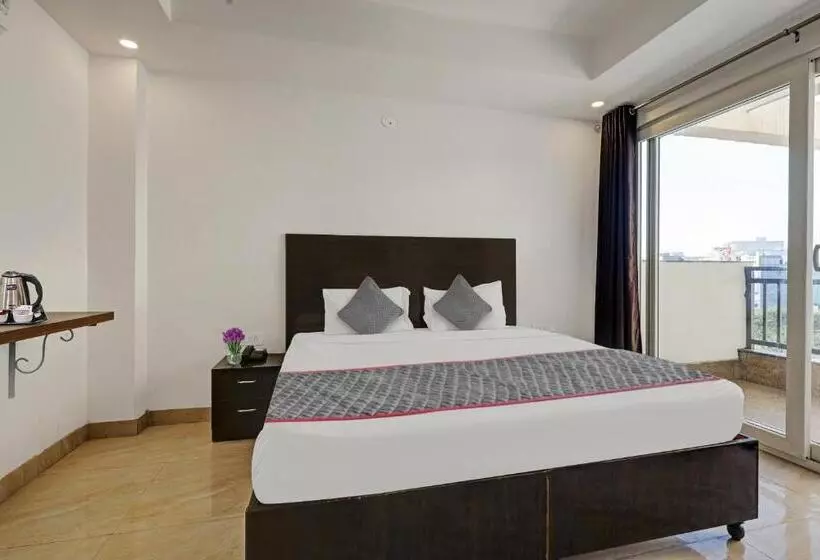 ホテル Super Townhouse Tipsyy Near Bestech Central Square Mall