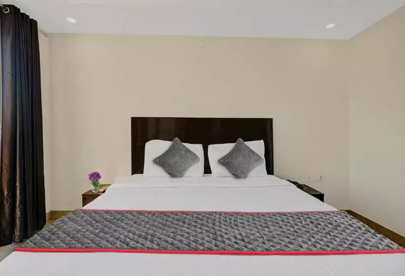 ホテル Super Townhouse Tipsyy Near Bestech Central Square Mall