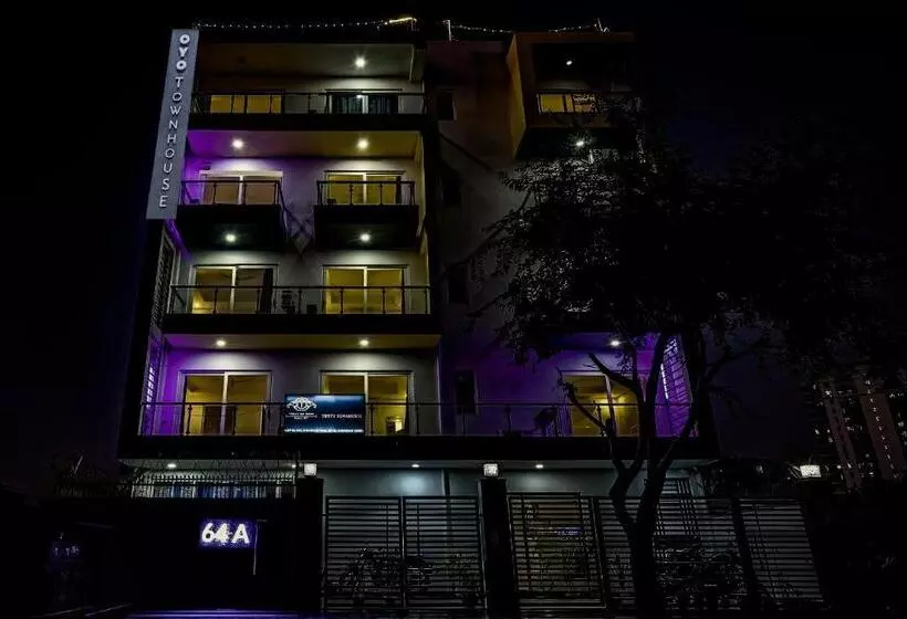 ホテル Super Townhouse Tipsyy Near Bestech Central Square Mall