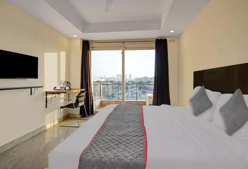 ホテル Super Townhouse Tipsyy Near Bestech Central Square Mall