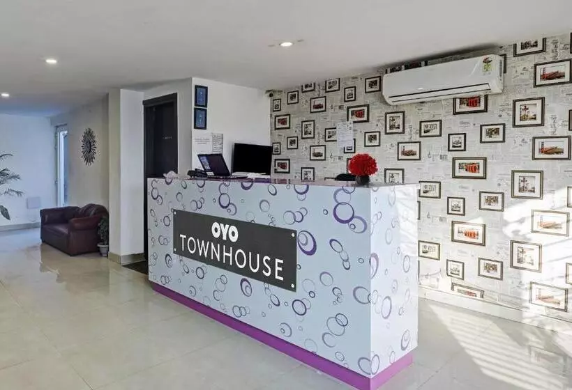 ホテル Super Townhouse Tipsyy Near Bestech Central Square Mall