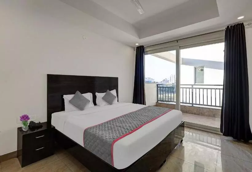 ホテル Super Townhouse Tipsyy Near Bestech Central Square Mall