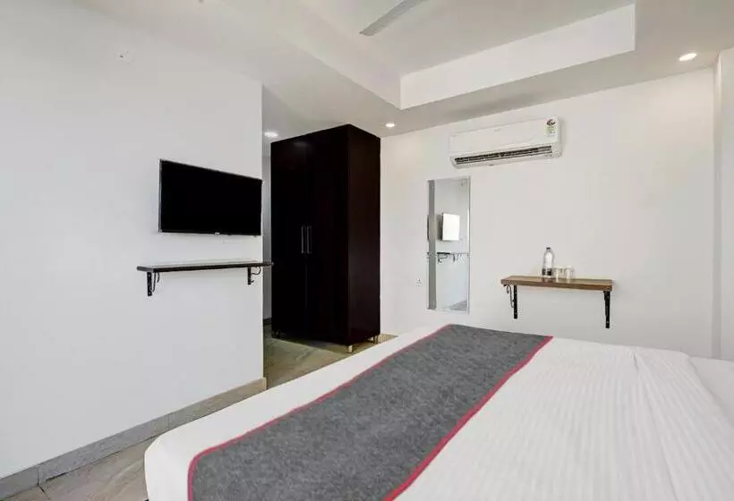 ホテル Super Townhouse Tipsyy Near Bestech Central Square Mall
