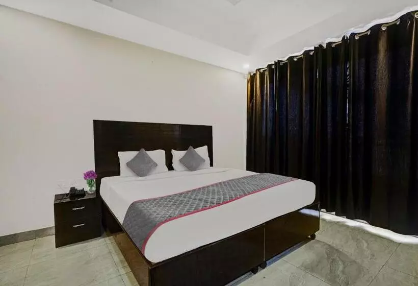 ホテル Super Townhouse Tipsyy Near Bestech Central Square Mall