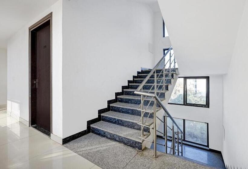 酒店 Super Townhouse Tipsyy Near Bestech Central Square Mall