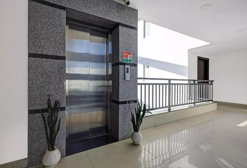 ホテル Super Townhouse Tipsyy Near Bestech Central Square Mall