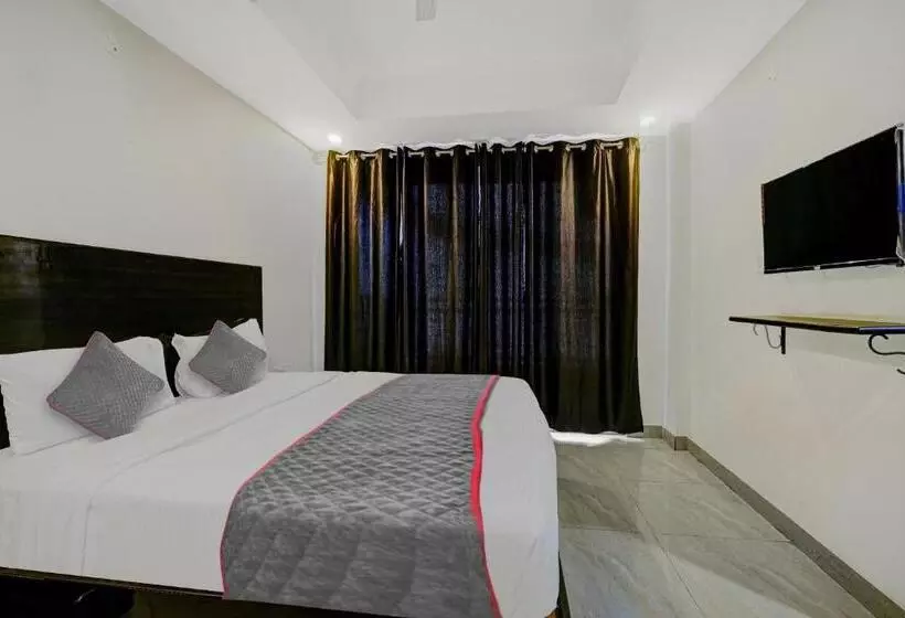 ホテル Super Townhouse Tipsyy Near Bestech Central Square Mall